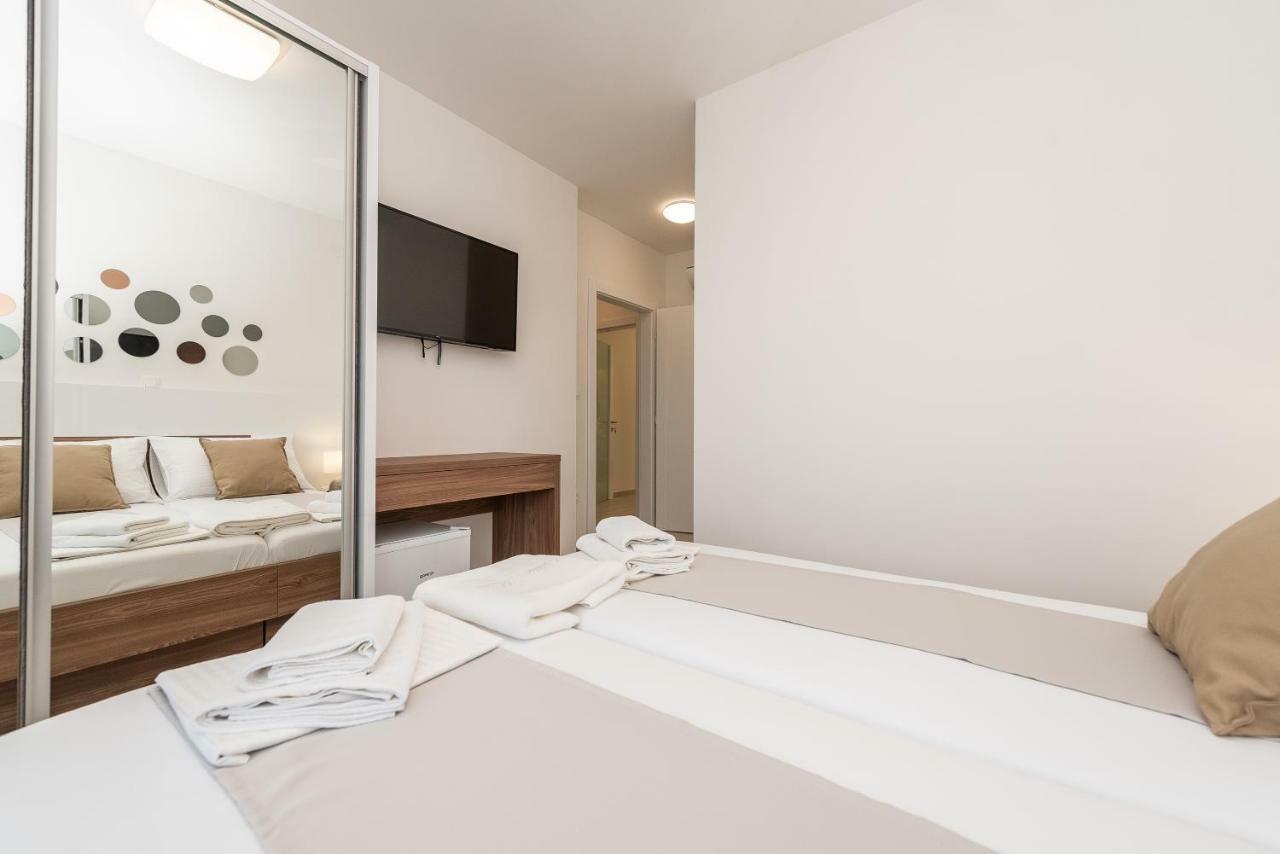 Apartments & Rooms Pool Villas Maris Novalja Ngoại thất bức ảnh